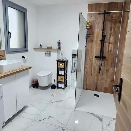 La Petite Maison D'adele Apartment